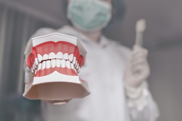 guia para limpiar la protesis dental